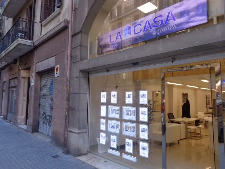 Agencia Inmobiliaria en Sagrada Familia | La Casa Agency