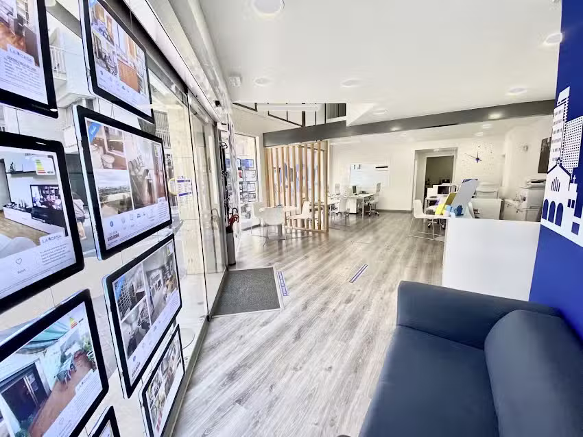 Agencia Inmobiliaria en Sant Josep, Hospitalet | La Casa Agency