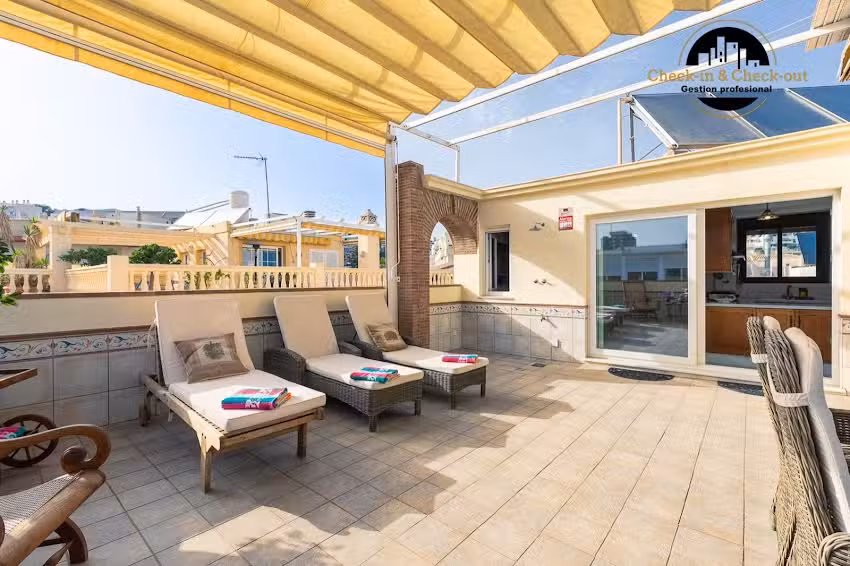 Check in & Check out S. L