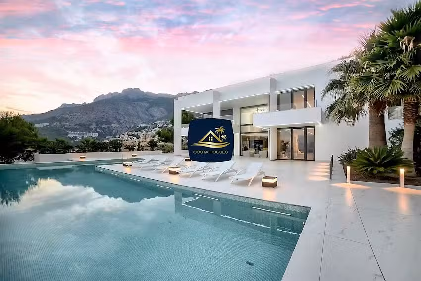 Costa Houses Luxury Villas SL