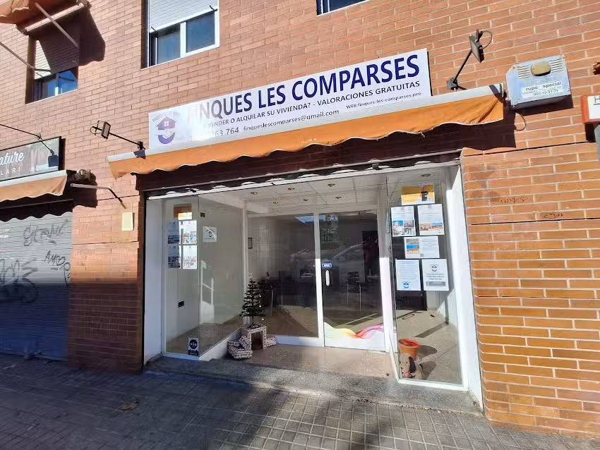 FINQUES LES COMPARSES