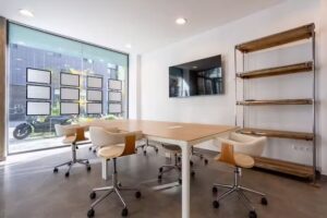 Housfy Inmobiliaria Sant Martí / Poblenou