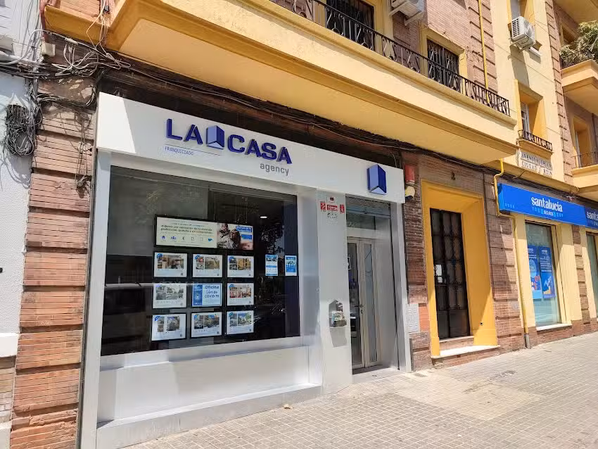 Inmobiliaria en Nervion La Casa Agency Punto Gran Plaza, S.L.