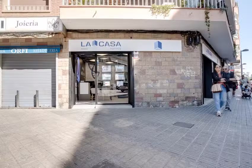 Inmobiliaria en Sant Adrià | La Casa Agency