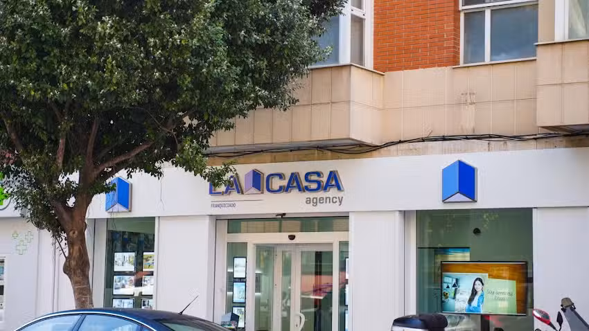 Inmobiliaria La Casa Agency