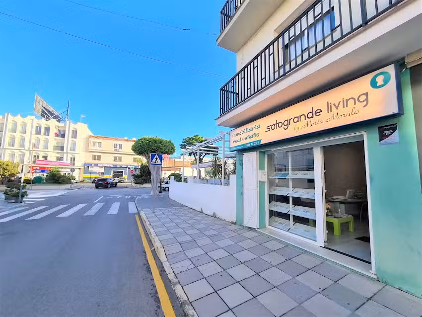 Inmobiliaria Sotogrande Living by Marta Moralo