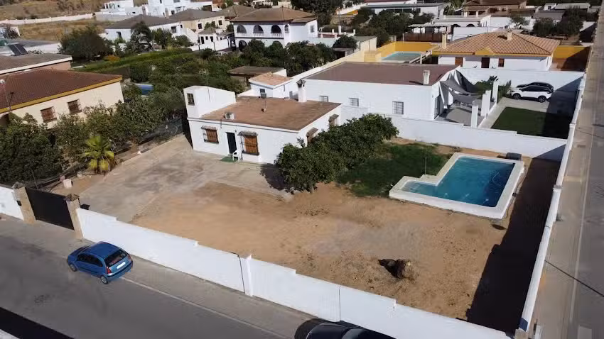 Inmobiliaria y Constructora Lidia y Leticia SL