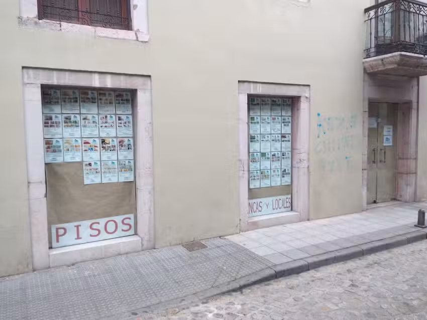 Inmobiliaria y Reformas Grado Asesores S.L y Basora Seguros SCS SegurVital