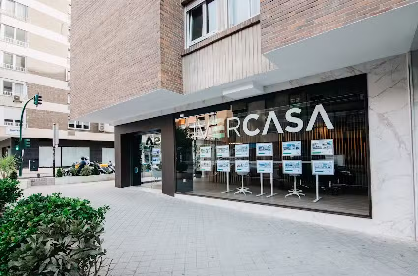 Ivercasa Inmobiliaria Granada – Oficina Alminares