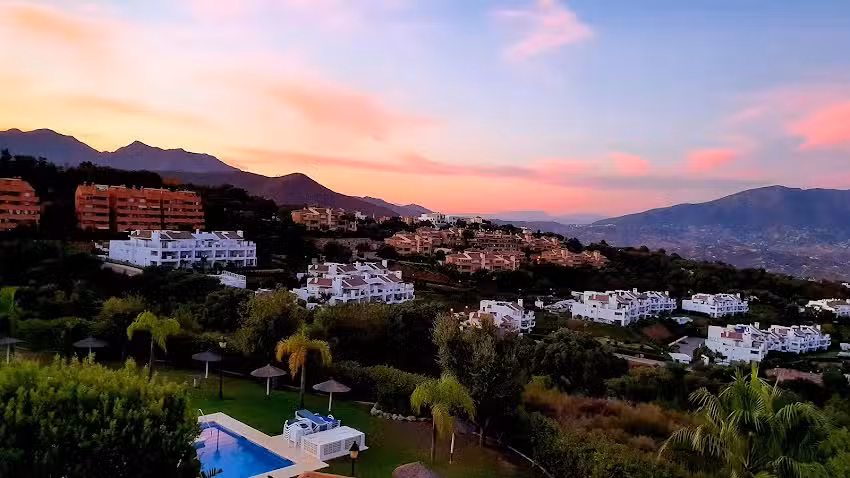 La Mairena: villas, plots and apartments in the hills above Marbella
