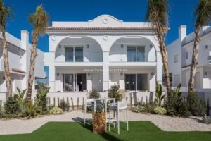 Lion Real Estate · Investment Group · Torrevieja