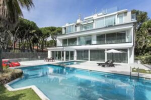 Lucas Fox — A Dils company