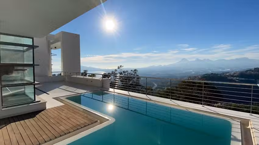 Luxury Lifestyle Services S.L.