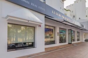 Luxury Properties & Decor ( cambio de oficina, estamos en Carlota Alessandri, 53 – Torremolinos)