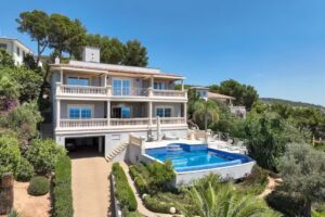 MI LIVING PROPERTIES