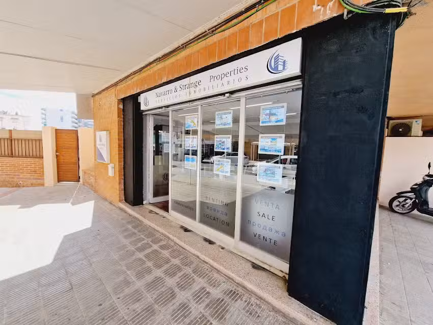 Navarro y Strange Properties