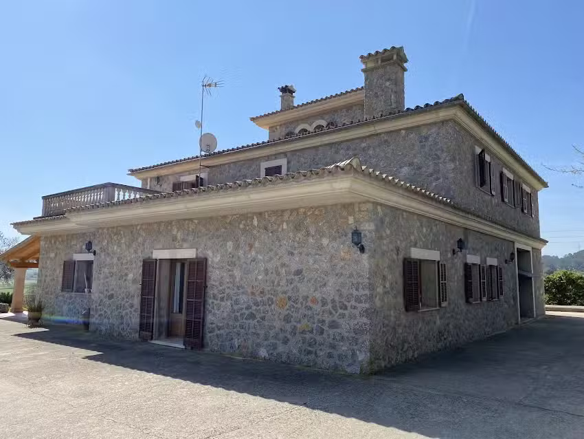 NICOLAS MESSIAS Real Estate