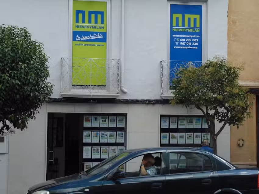 Nieves Y Milán – Antonio Nieves Tortosa