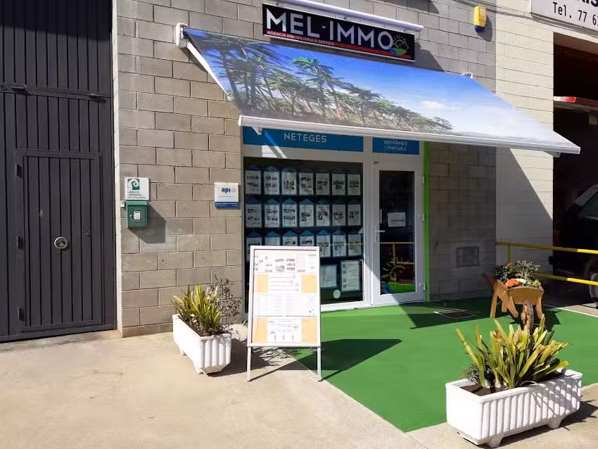 Riells Vacacions 2000 S L