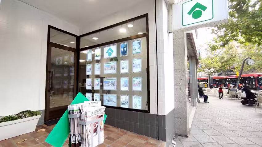 Tecnocasa agencia inmobiliaria