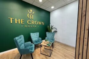 THE CROWN HOUSE