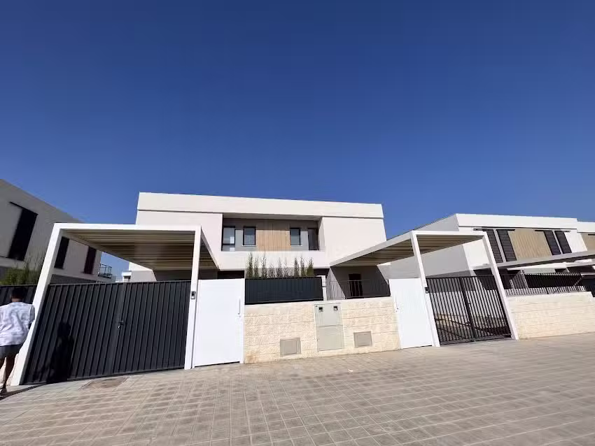 Trececasas Inmobiliaria de lujo en Valencia | Torre en Conill